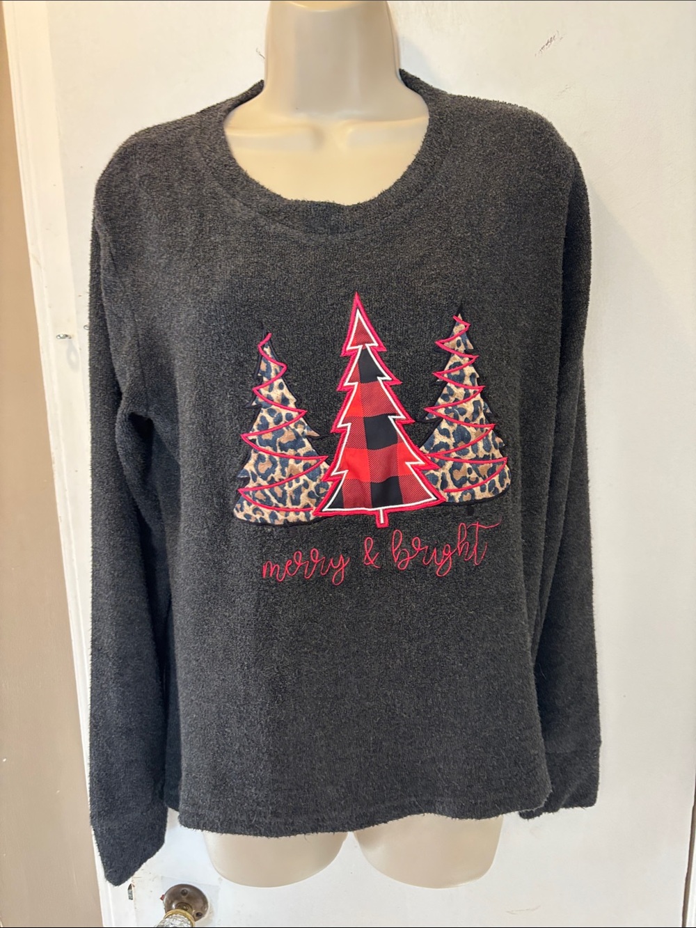 Royce Brand medium up north applique Christmas tree sweater 26-408
